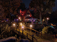 Halloween Cottage screensaver screenshot. Click to enlarge